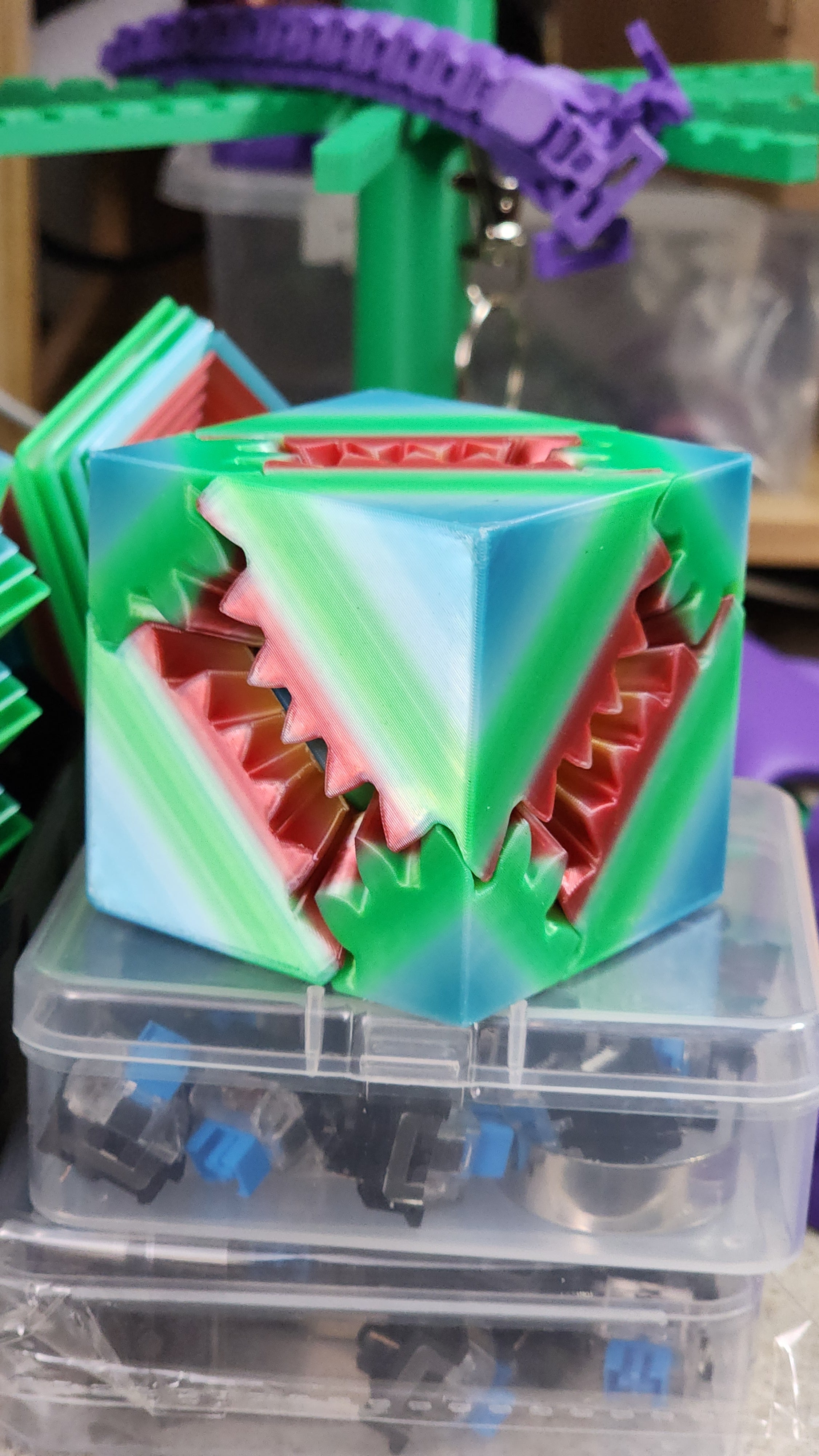 Fidget Toy - Gear Cube - Green.Brown 001